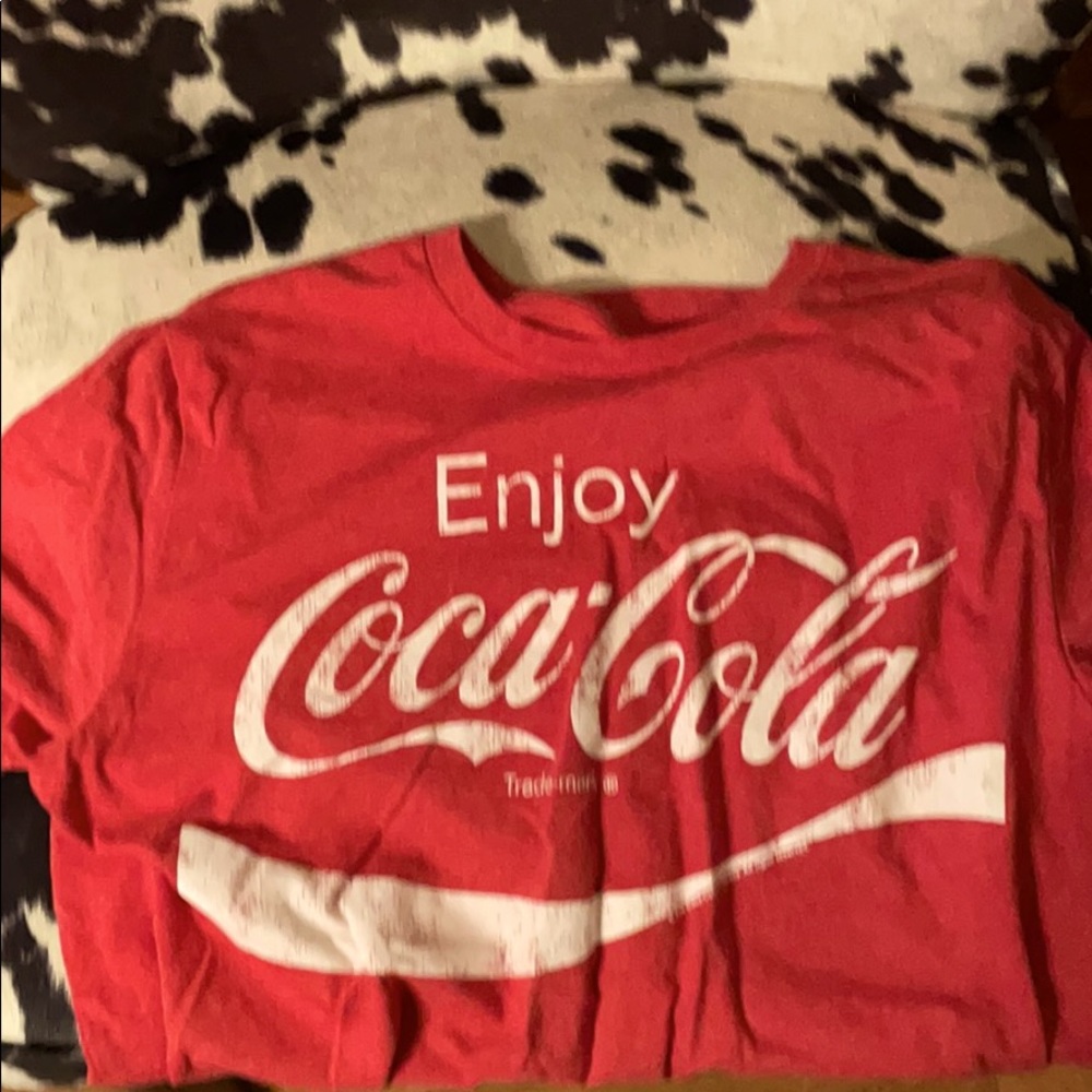 Men’s Old Navy Coca Cola Shirt Size M